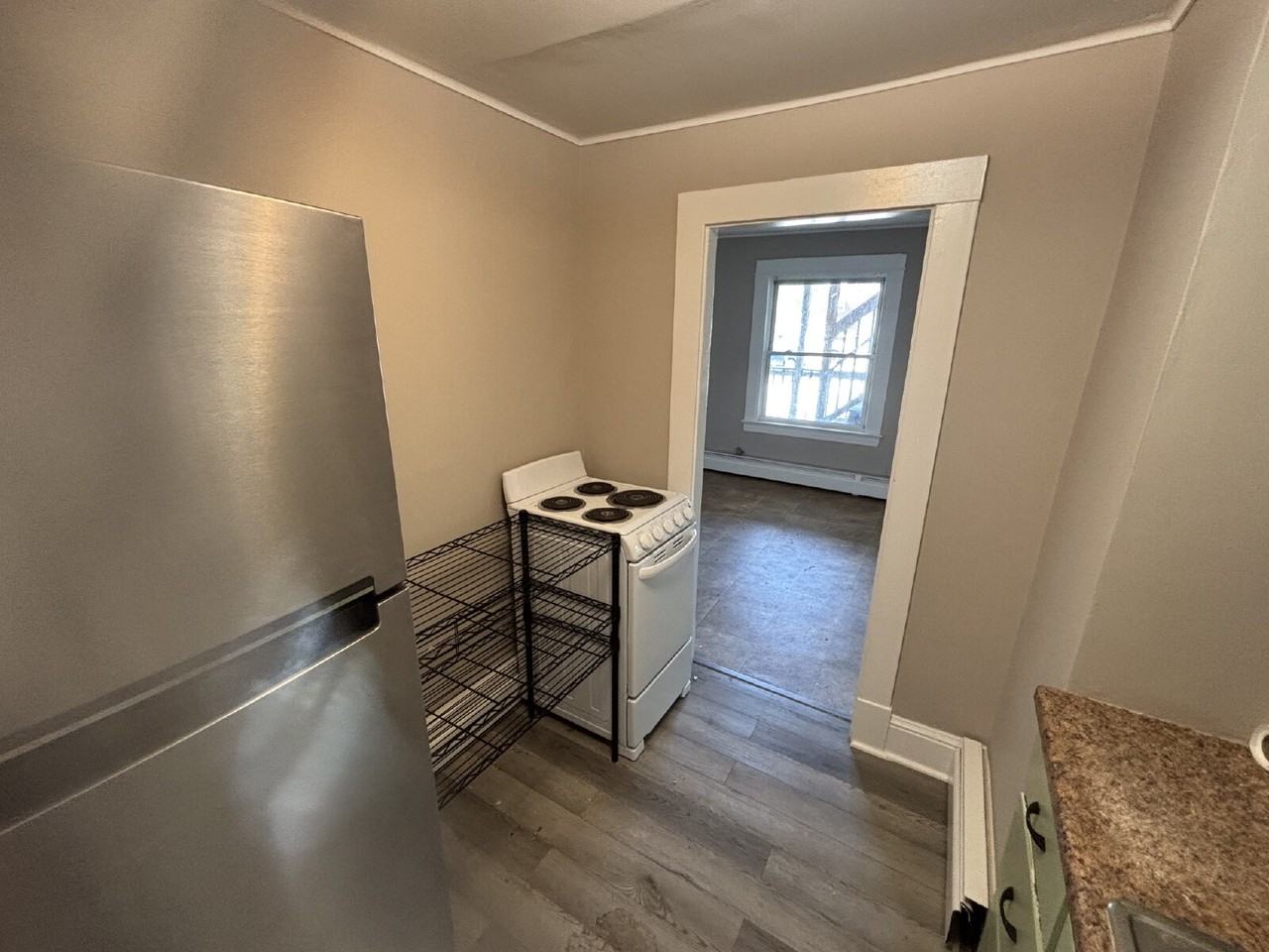 1116 Main St #B - Photo 5 of 7