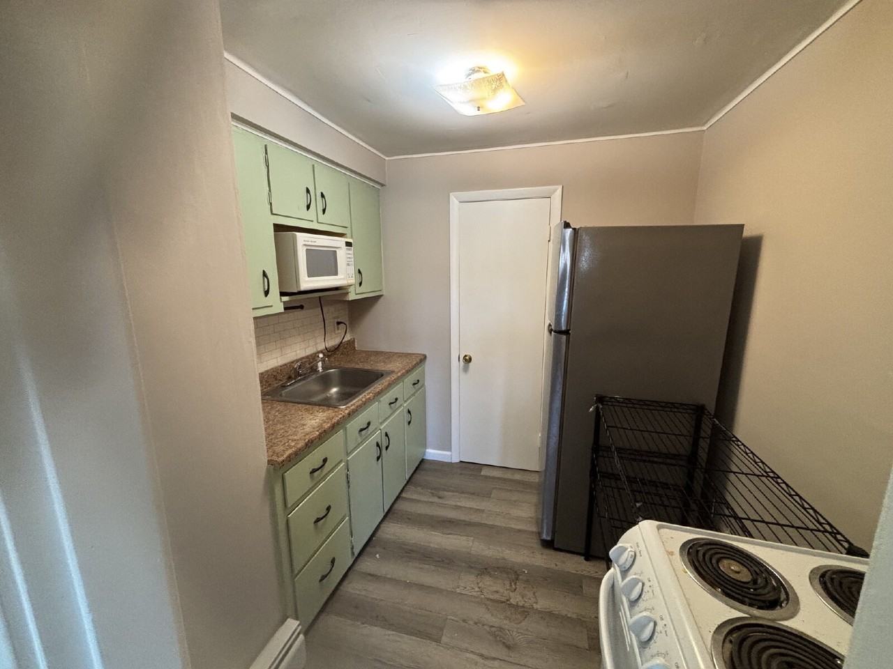 1116 Main St #B - Photo 6 of 7