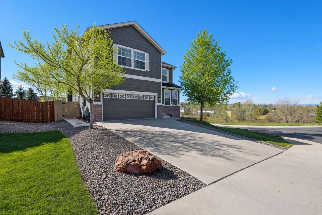 21206 Tallman Ct - Photo 3 of 37