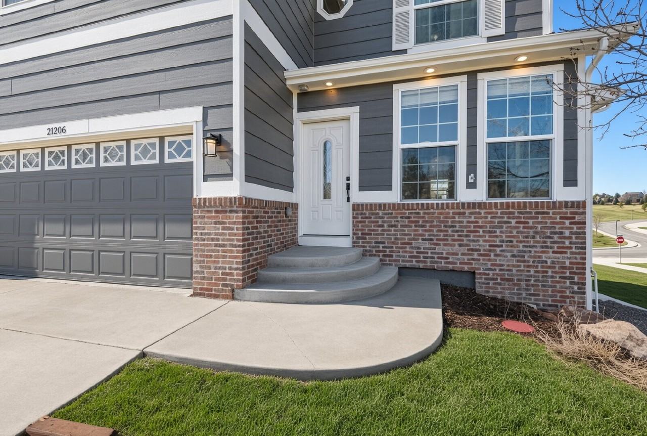21206 Tallman Ct - Photo 4 of 37