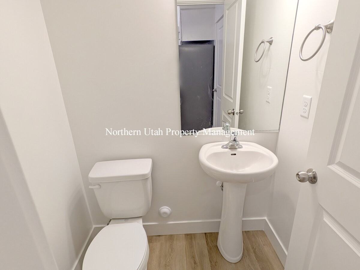 104 W 925 N - Photo 5 of 19