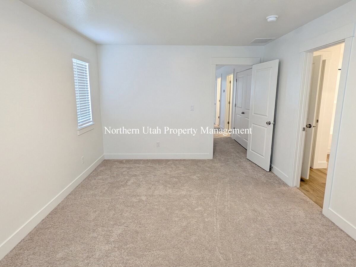 104 W 925 N - Photo 7 of 19