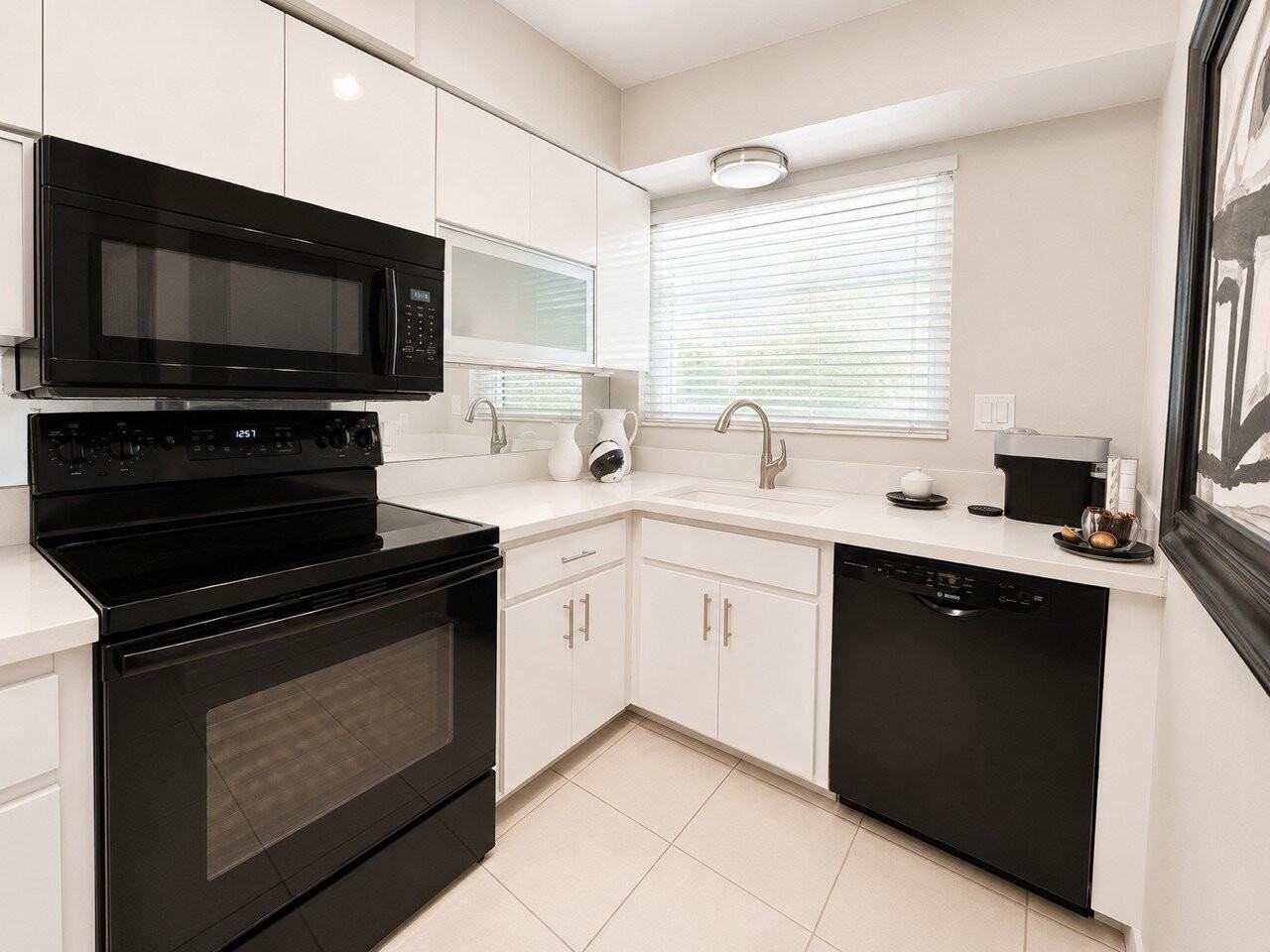 4660 Ocean Blvd #Q2 - Photo 4 of 20