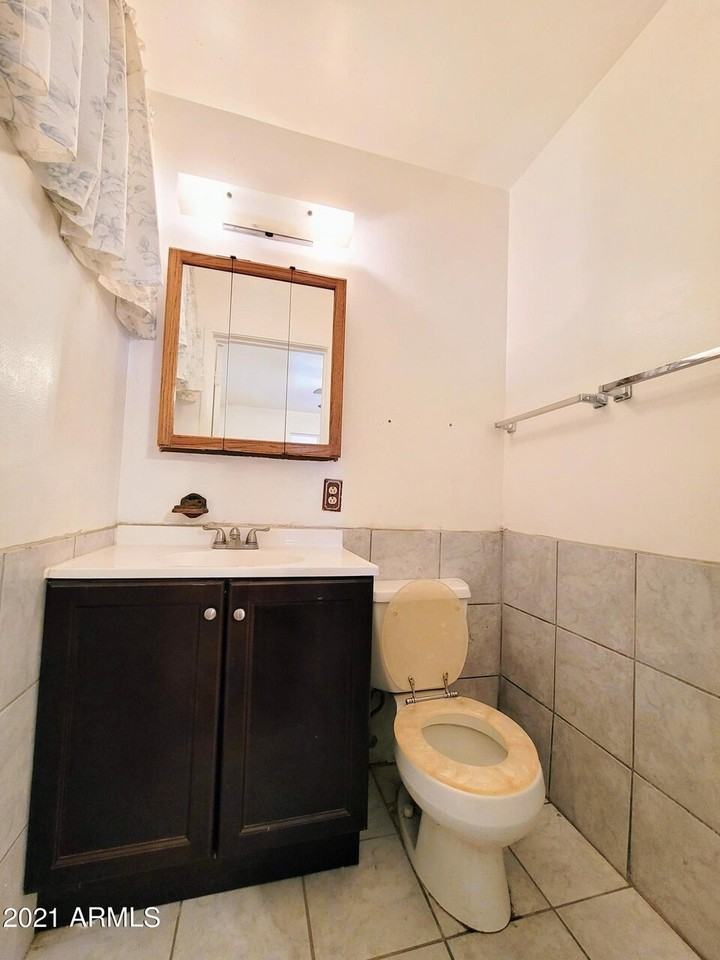8245 N 31st Ave - Photo 4 of 19