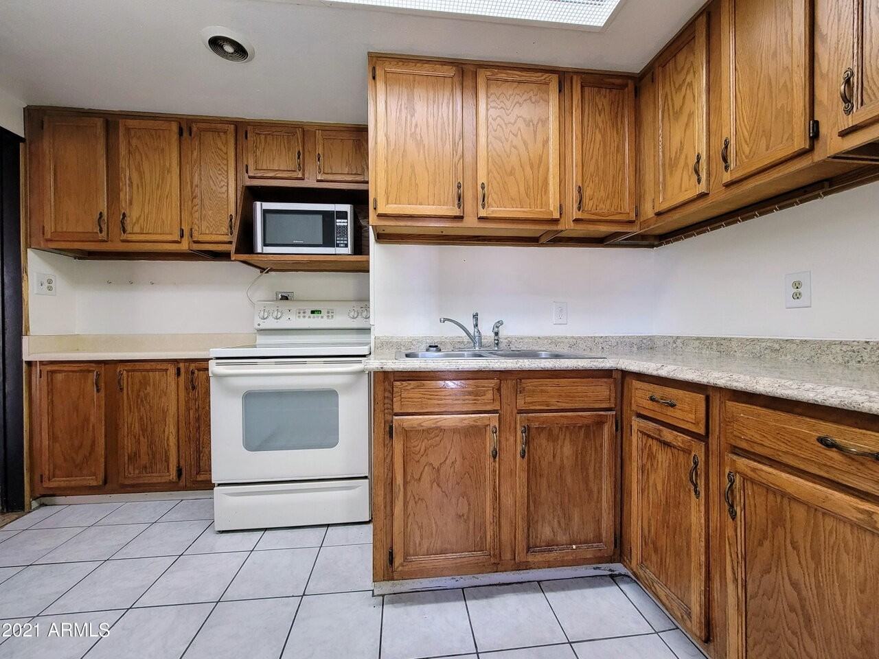 8245 N 31st Ave - Photo 7 of 19