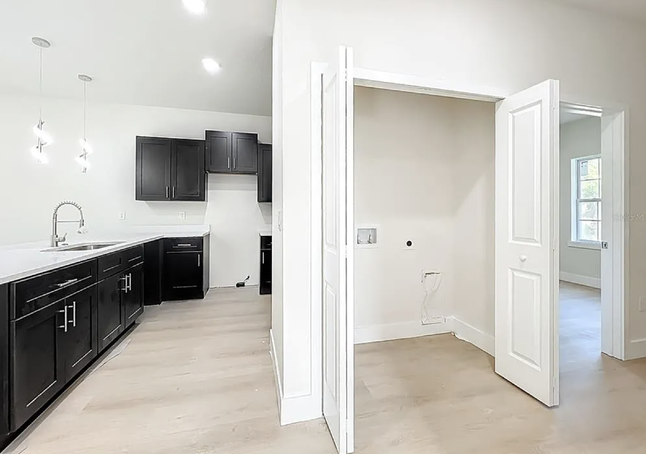 356 W 4th St - Photo 7 of 27