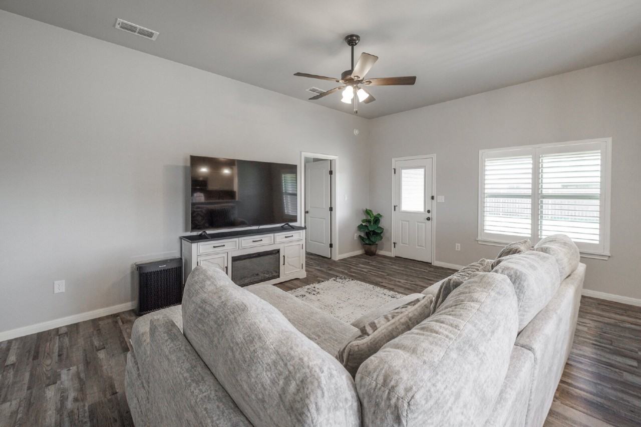 1839 Sweetwater Ln - Photo 2 of 30