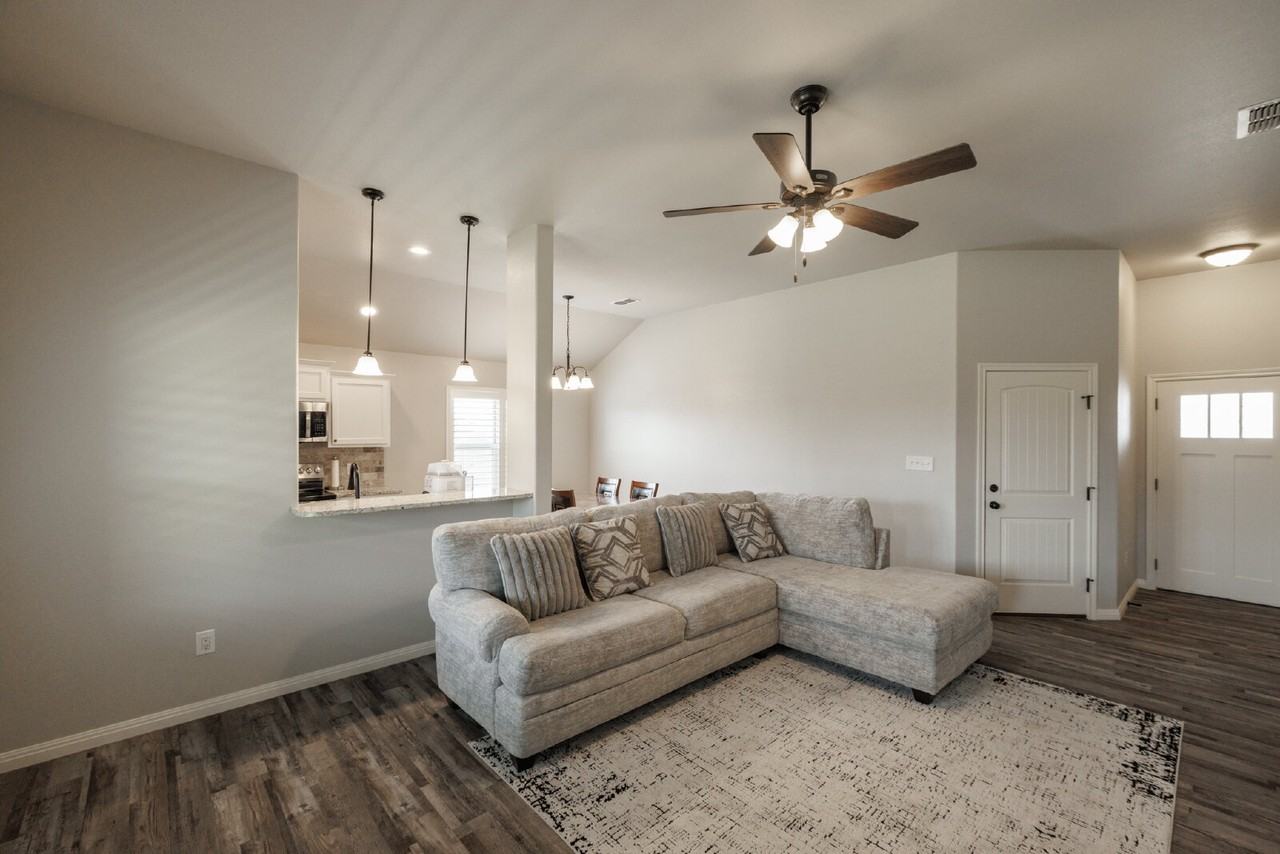1839 Sweetwater Ln - Photo 3 of 30