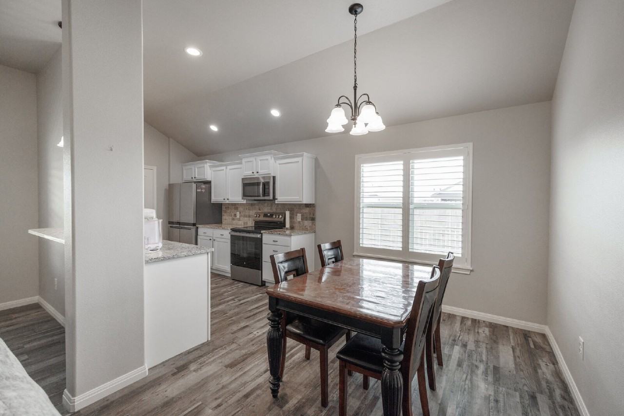 1839 Sweetwater Ln - Photo 5 of 30