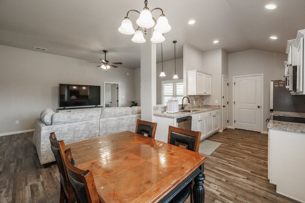 1839 Sweetwater Ln - Photo 6 of 30