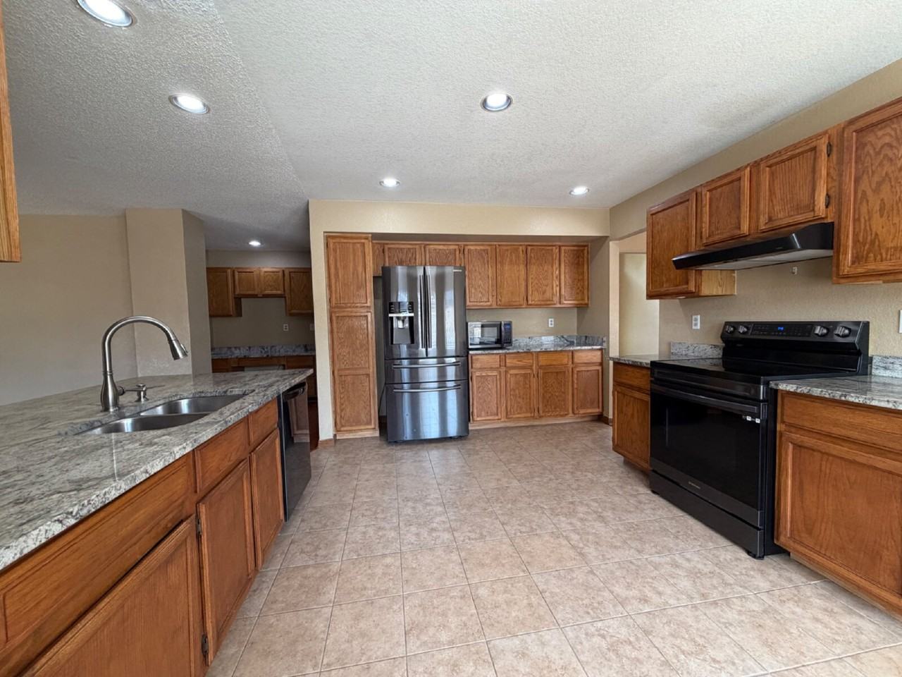 3883 S Gibralter St - Photo 4 of 18