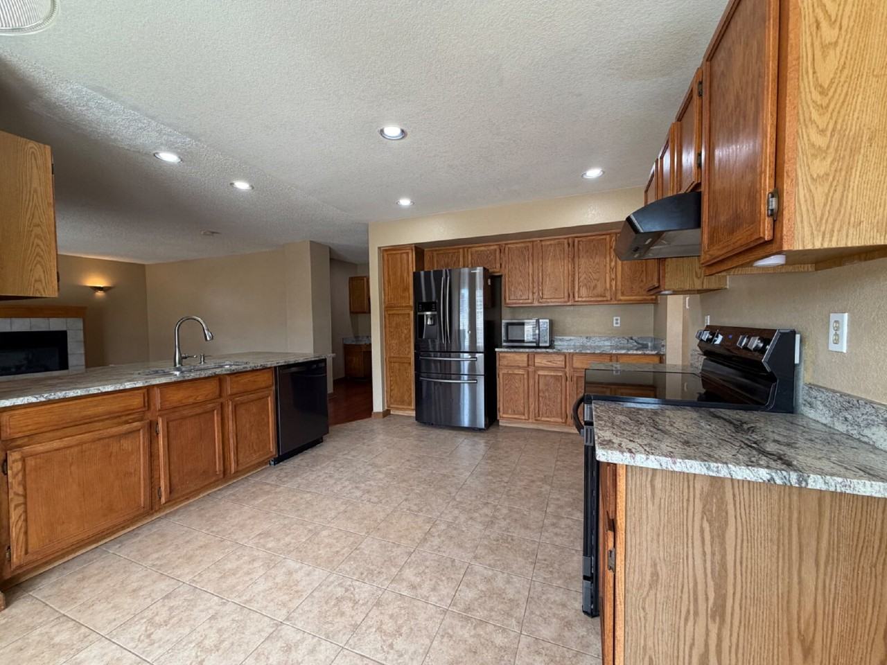 3883 S Gibralter St - Photo 5 of 18