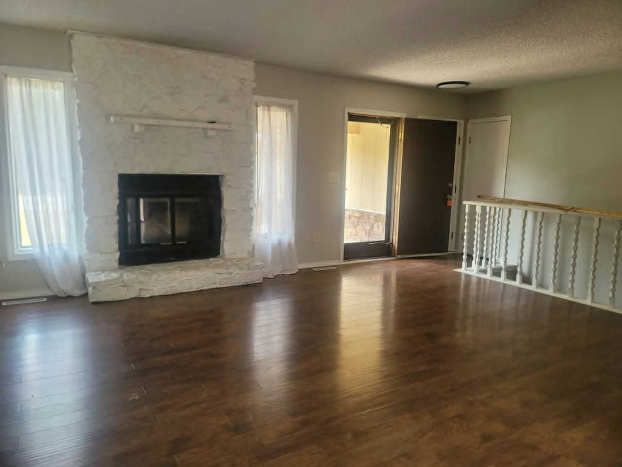 1460 North Northwest Parkway - Photo 3 of 12