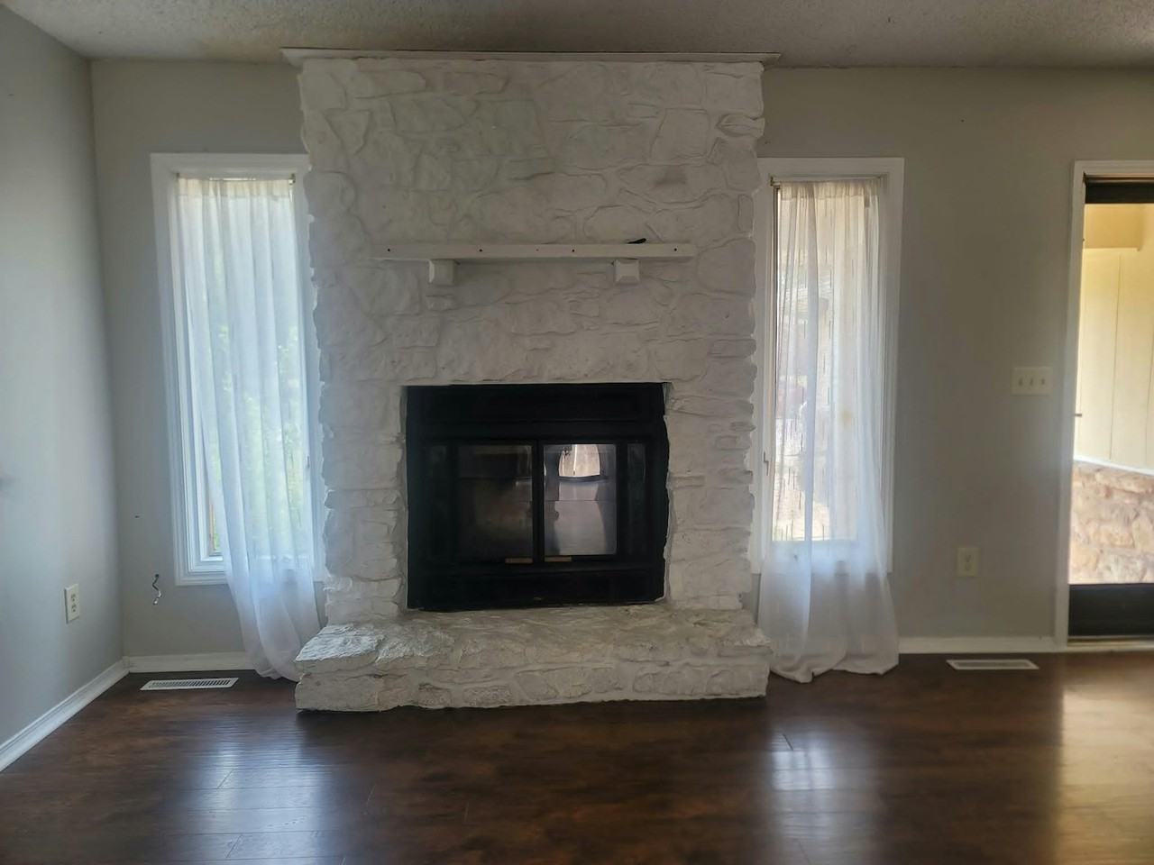 1460 North Northwest Parkway - Photo 4 of 12
