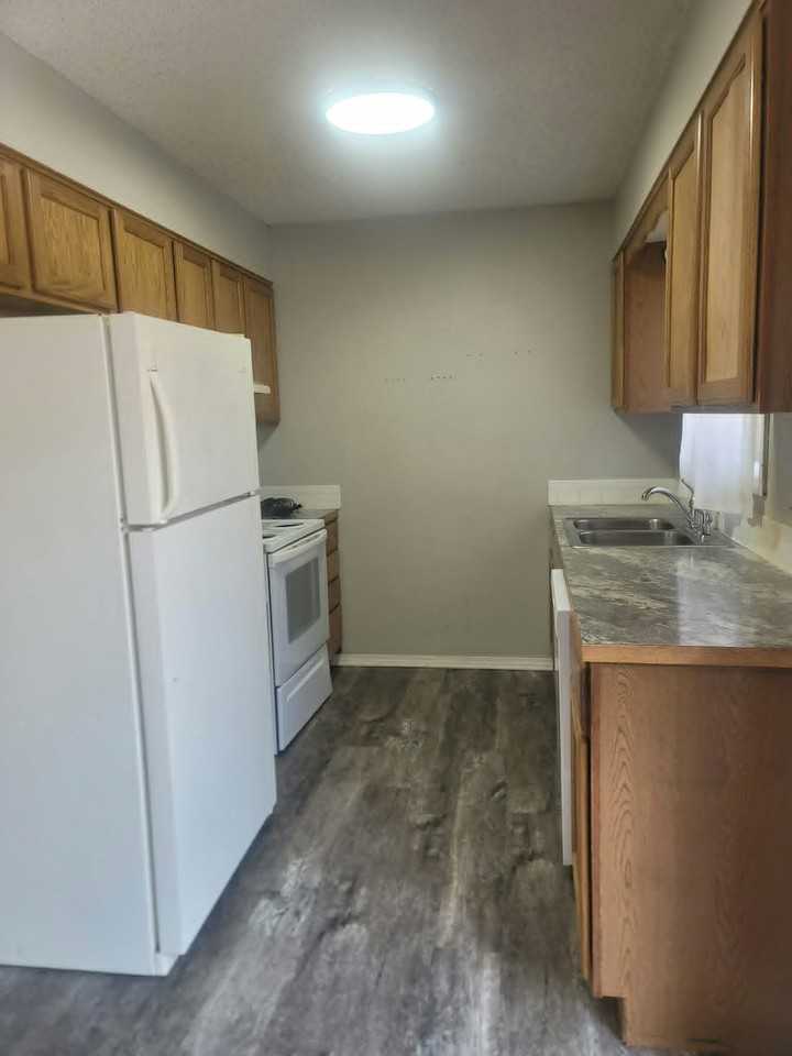1460 North Northwest Parkway - Photo 5 of 12