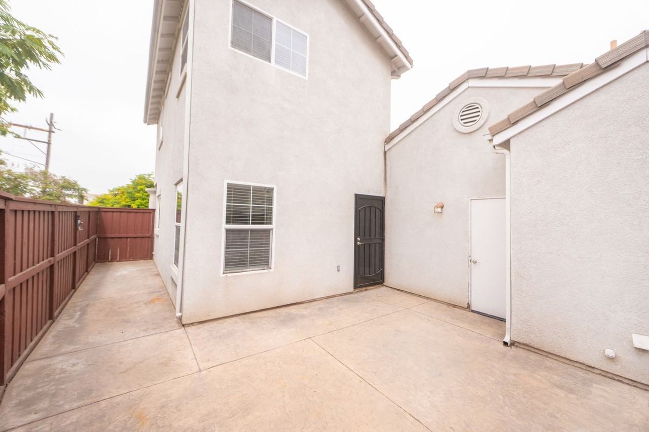 511 Stork St - Photo 4 of 41