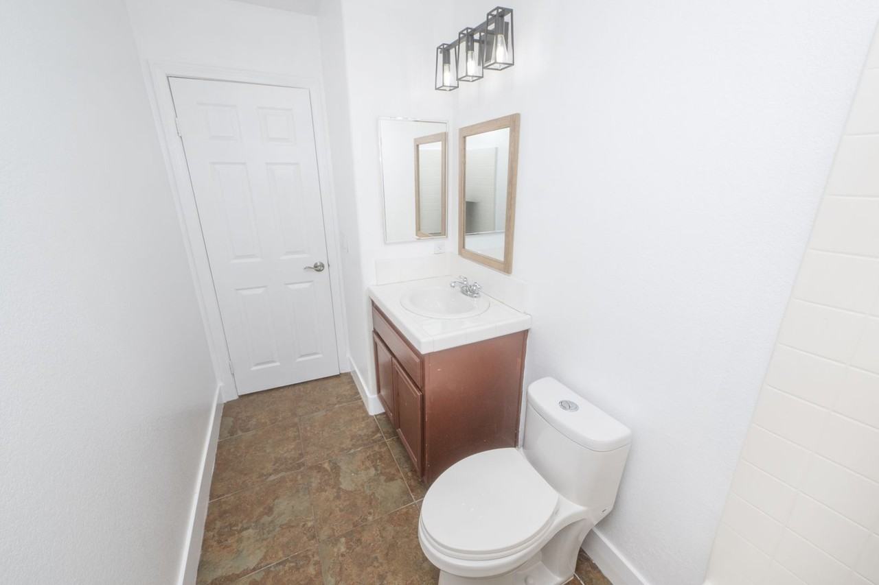 511 Stork St - Photo 7 of 41