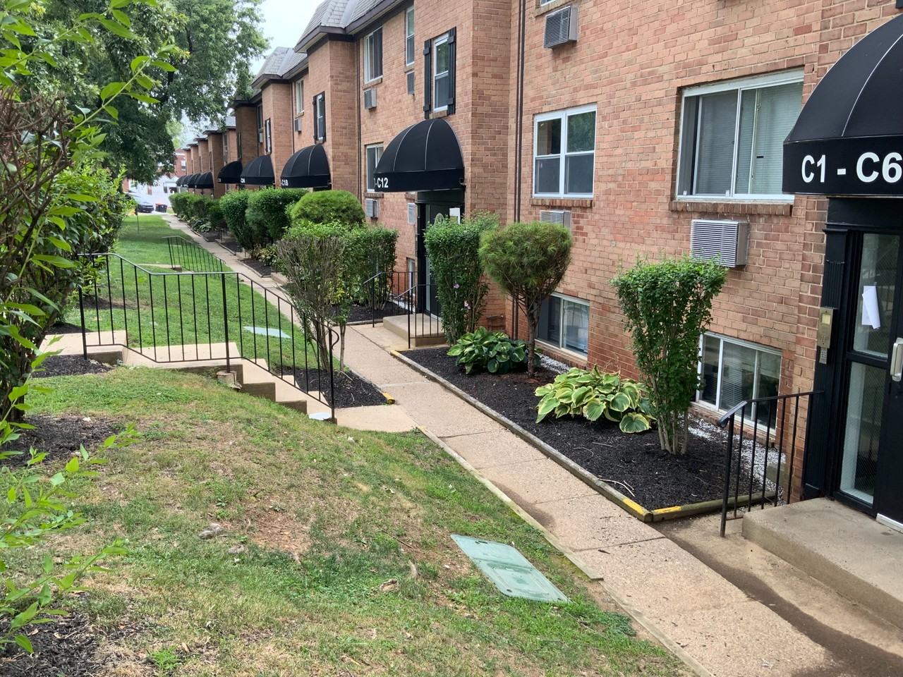 Renshaw Apartments - Photo 5 of 10