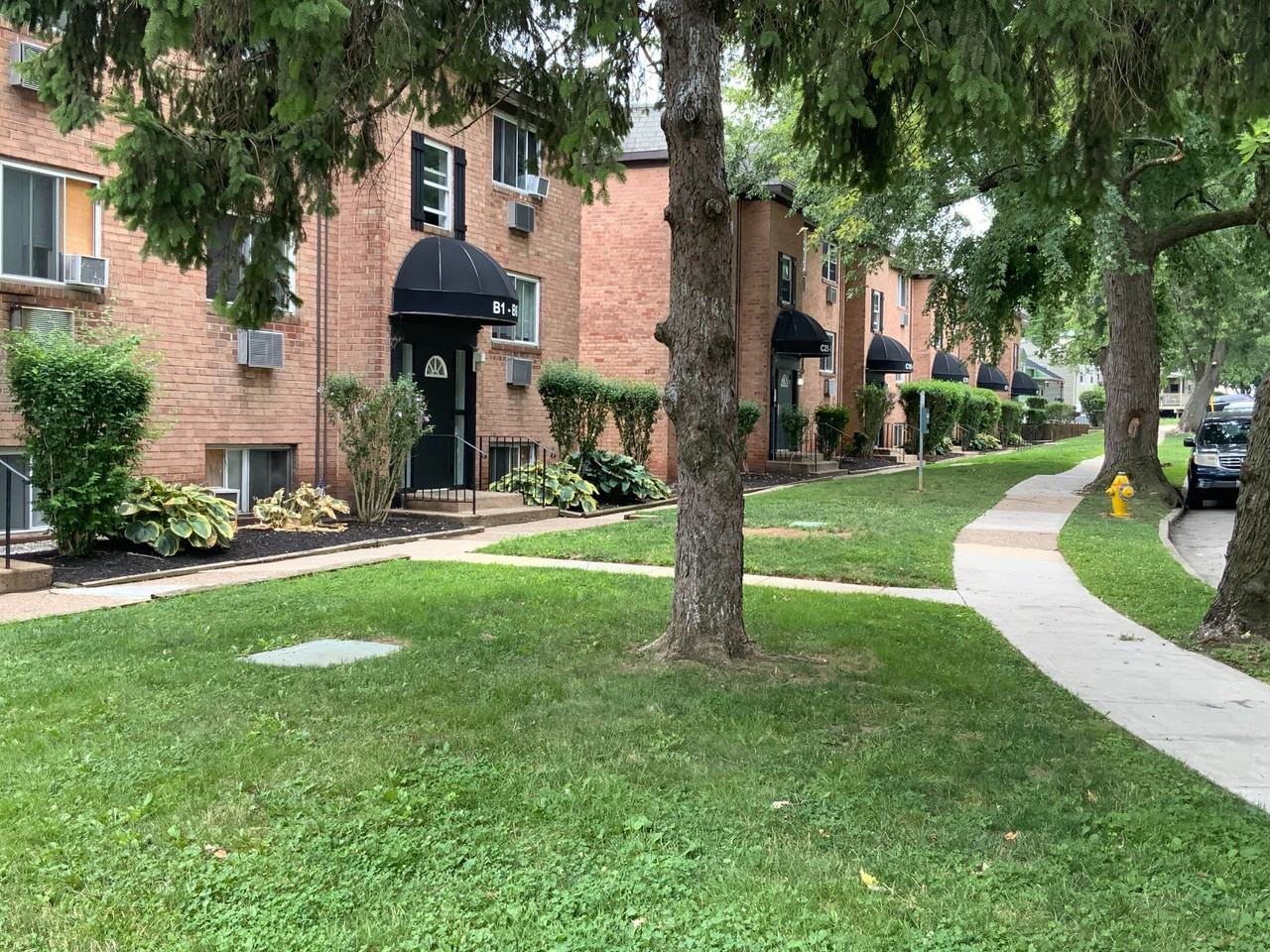 Renshaw Apartments - Photo 6 of 10