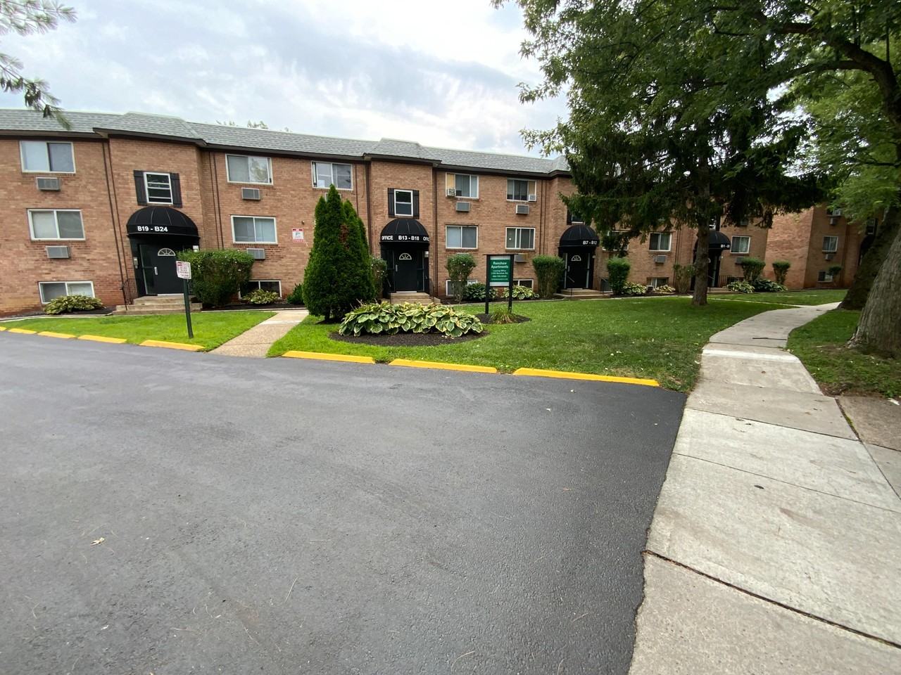 Renshaw Apartments - Photo 7 of 10