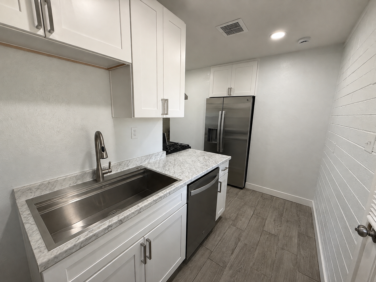 2206 West Vista Avenue, Unit B - Photo 2 of 24