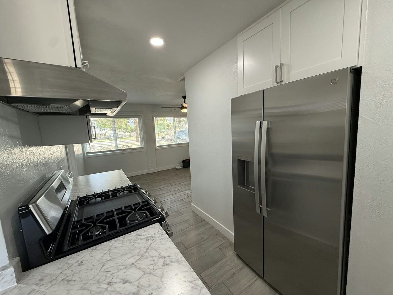 2206 West Vista Avenue, Unit B - Photo 4 of 24