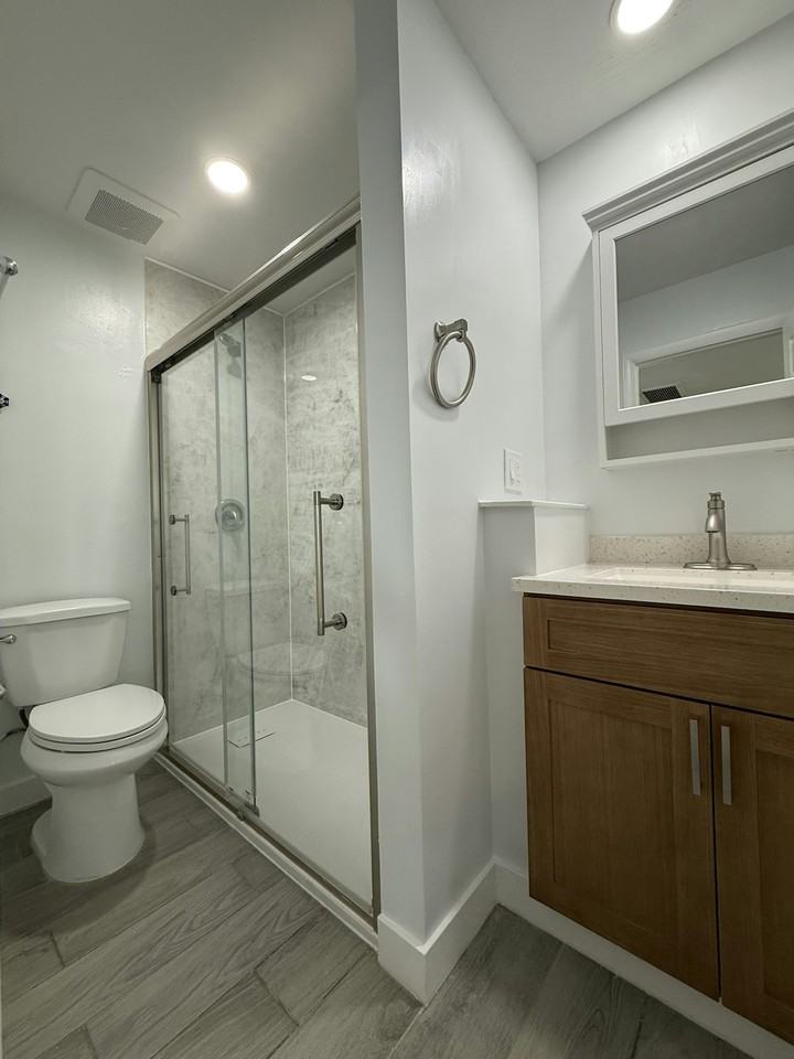 2206 West Vista Avenue, Unit B - Photo 5 of 24