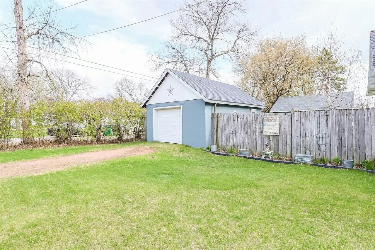 460 Spruce Street - Photo 3 of 12