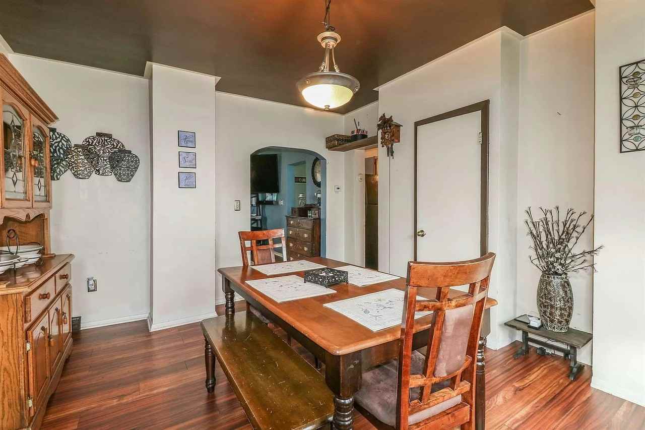 460 Spruce Street - Photo 6 of 12