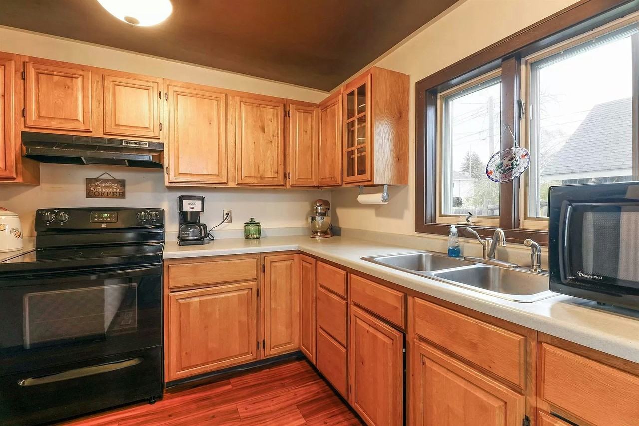 460 Spruce Street - Photo 5 of 11