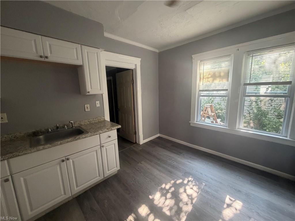10706 Reno Avenue - Photo 2 of 11