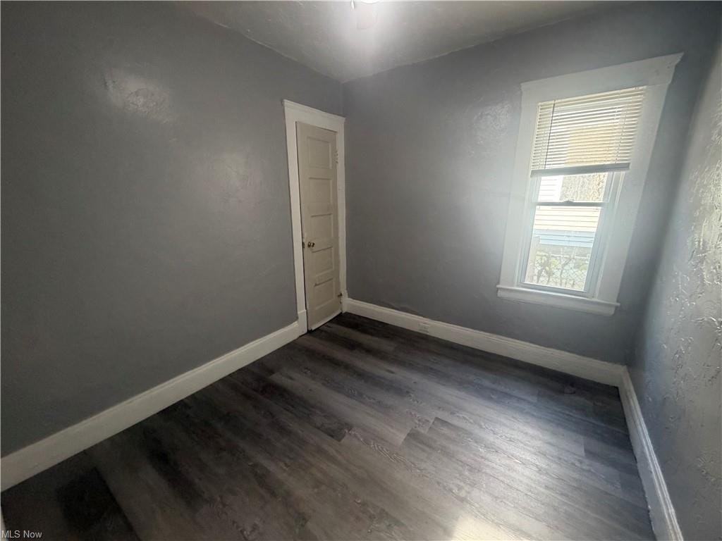 10706 Reno Avenue - Photo 3 of 11