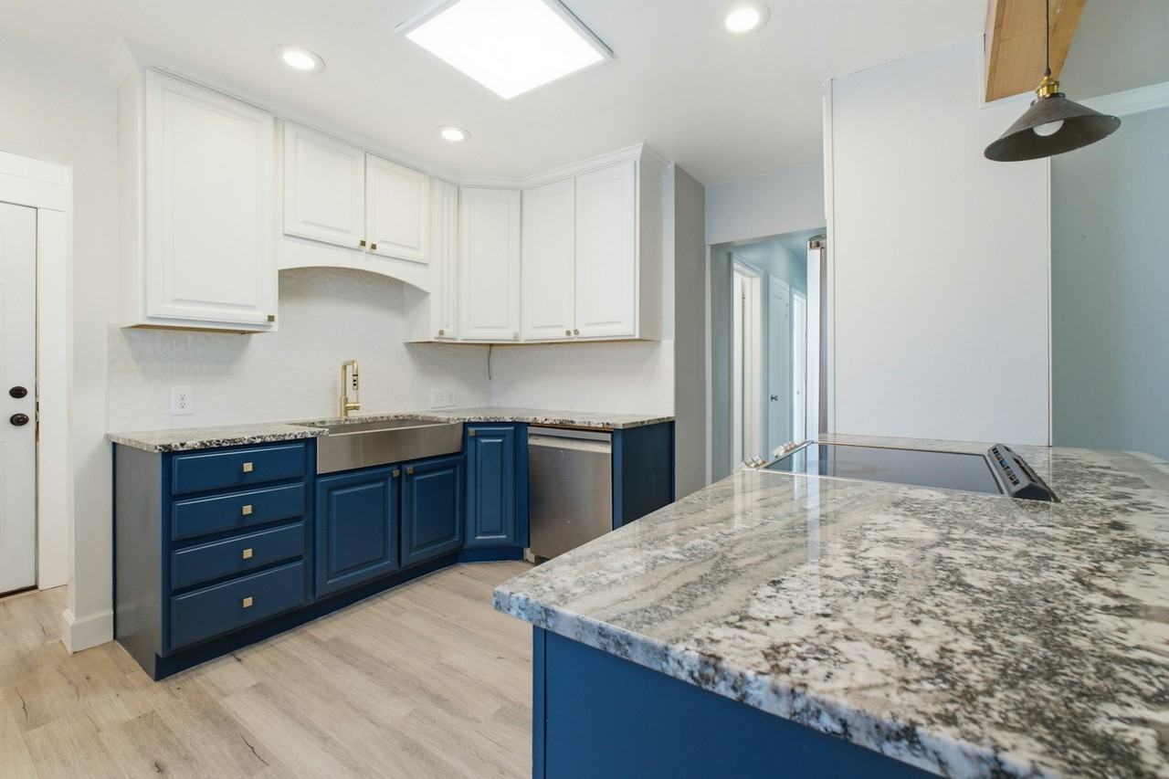 368 North Center Street - Photo 3 of 17
