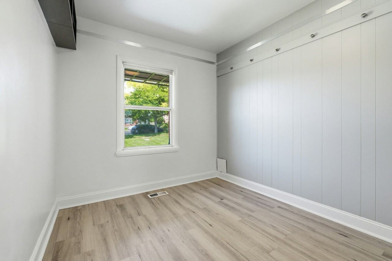 368 North Center Street - Photo 5 of 17