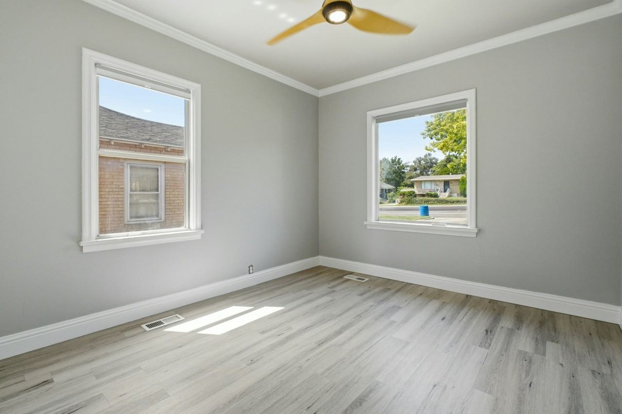 368 North Center Street - Photo 6 of 17