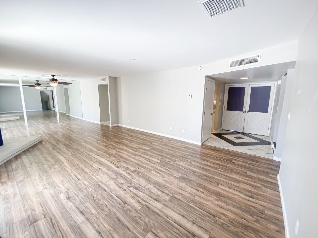 1519 E Laguna Dr - Photo 3 of 27