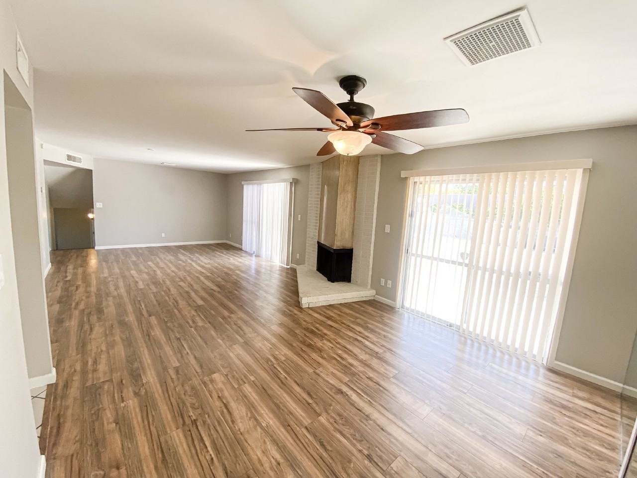 1519 E Laguna Dr - Photo 5 of 27