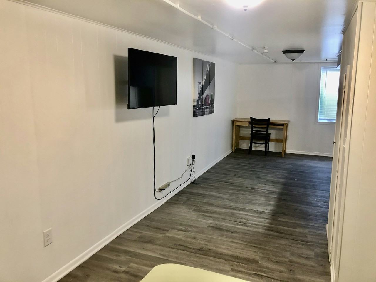 210 East North Street, Unit 10 - Photo 5 of 12