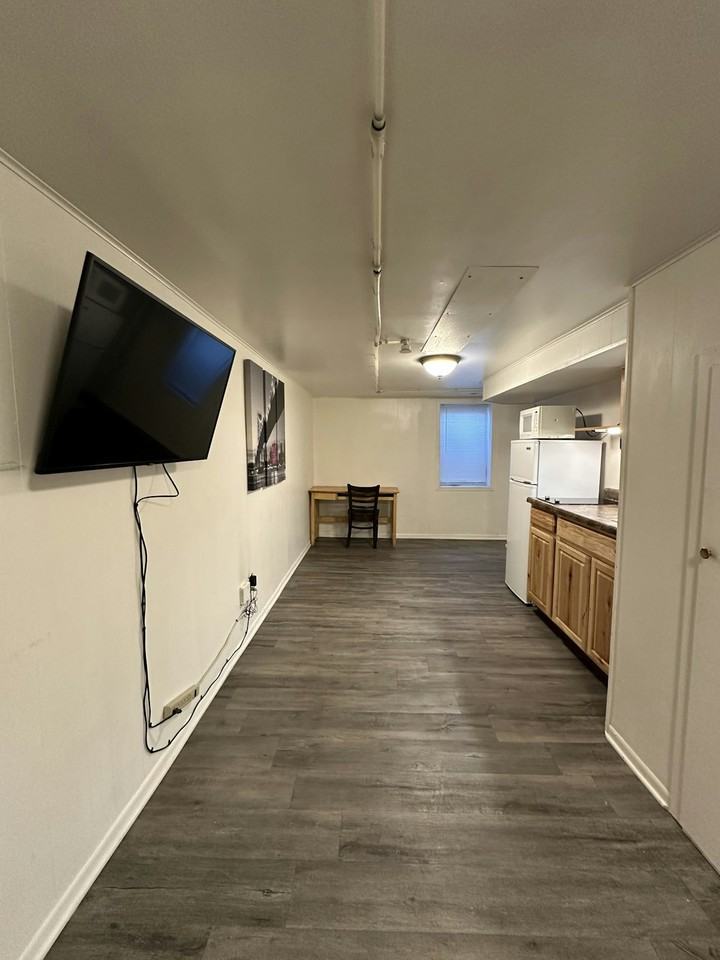210 East North Street, Unit 10 - Photo 6 of 12