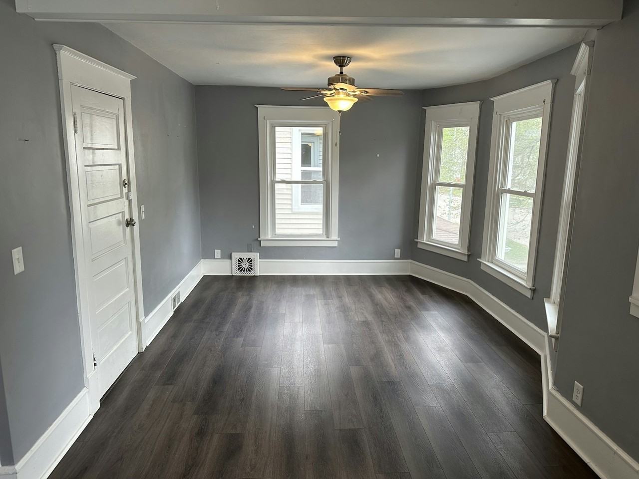 811 West Edwards Street, Unit 2 - Photo 3 of 8
