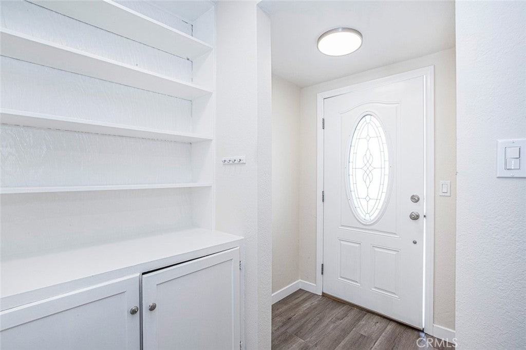 7820 Lasaine Ave - Photo 2 of 15