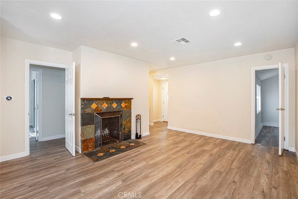 7820 Lasaine Ave - Photo 4 of 15