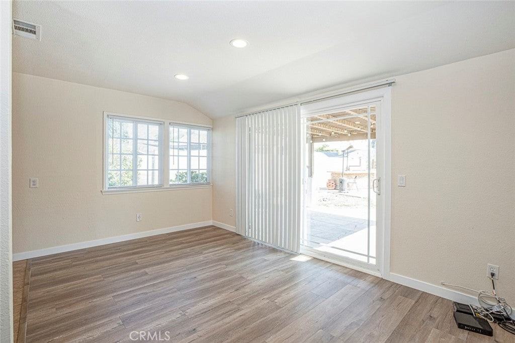 7820 Lasaine Ave - Photo 5 of 15