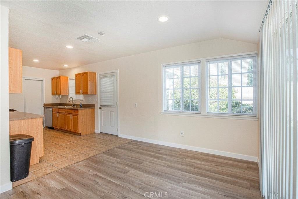 7820 Lasaine Ave - Photo 6 of 15