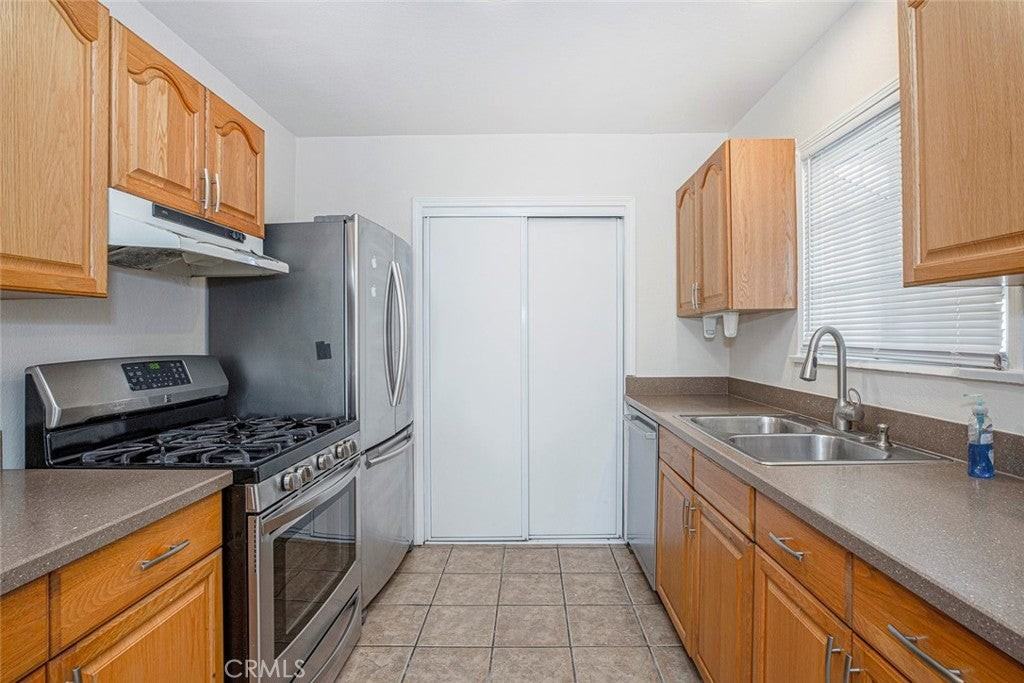 7820 Lasaine Ave - Photo 7 of 15