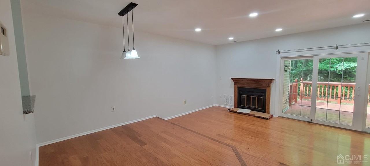 1408 Locust Ct - Photo 5 of 21