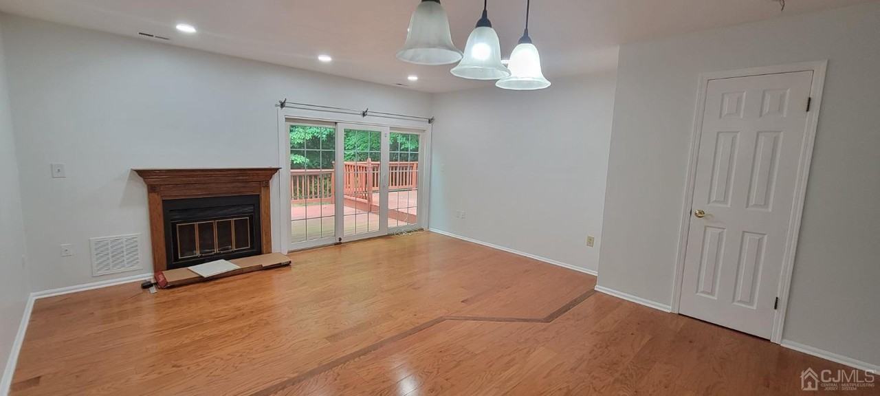1408 Locust Ct - Photo 6 of 21