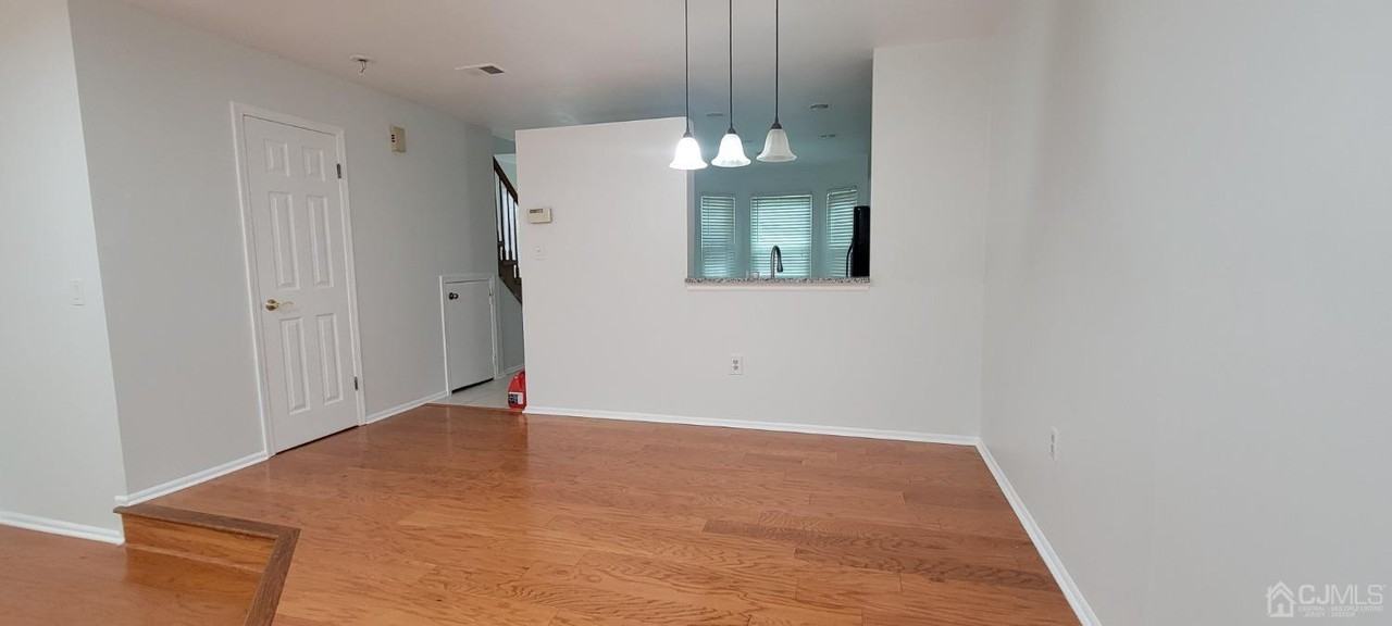 1408 Locust Ct - Photo 7 of 21
