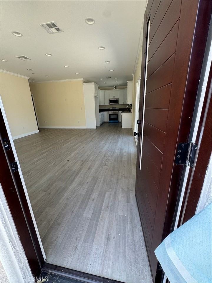 10054 Barling St - Photo 6 of 22