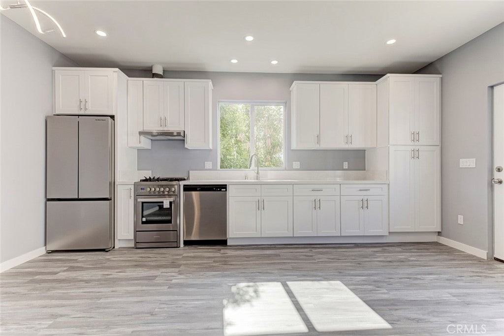 10933 Nassau Ave - Photo 2 of 14